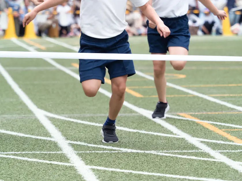 陸上全国７位直伝 運動会でカーブを上手く走るコツは頭を地面に対して真っ直ぐにすること 東京で小学生の足を確実に速く するならgoogle 4 9の陸上アカデミア